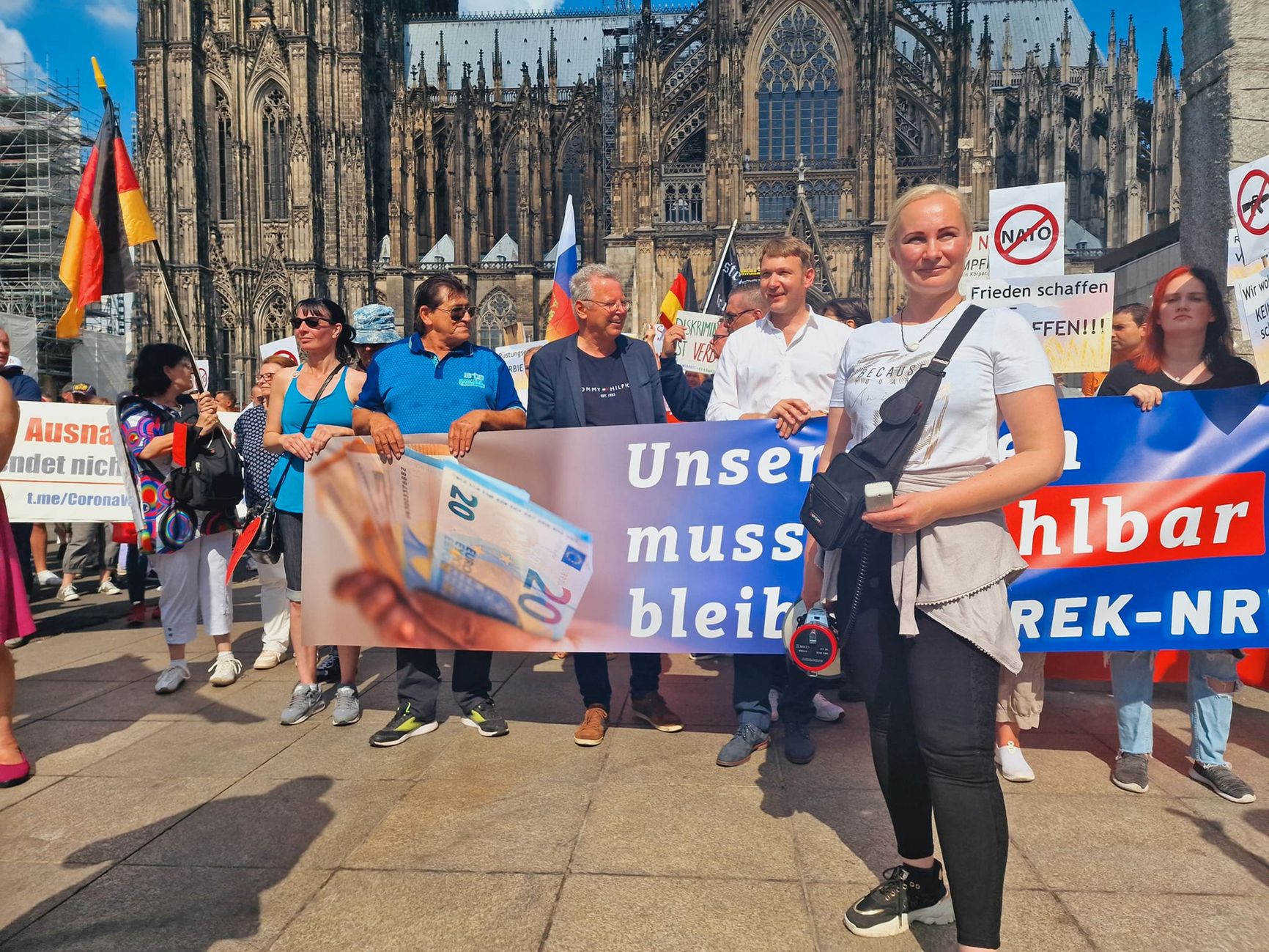 Elena Kolbasnikova at a pro-Russian rally in Cologne on September 4, 2022