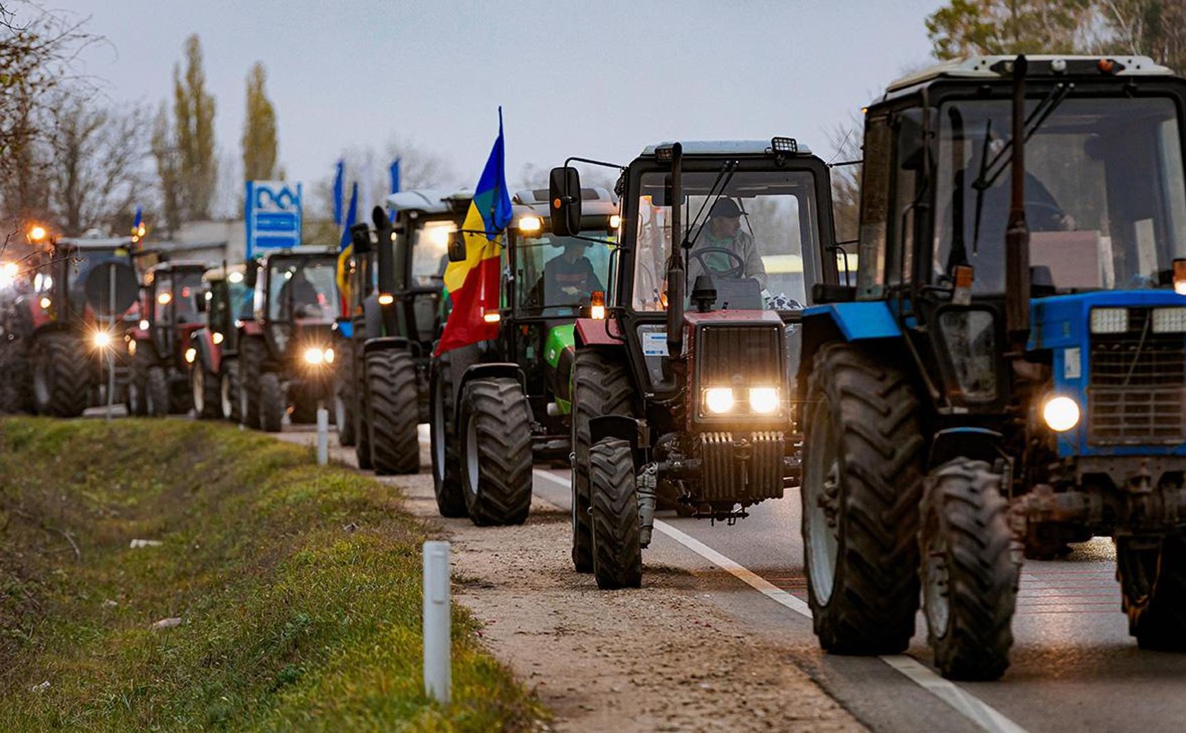 Farmer protest outside the government building in Chisinau, October 2024